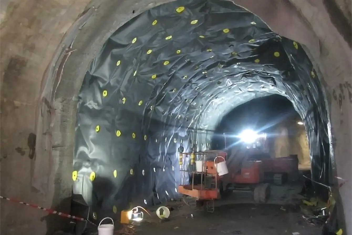 Sanierung des Tunnels des Mayens du Revers